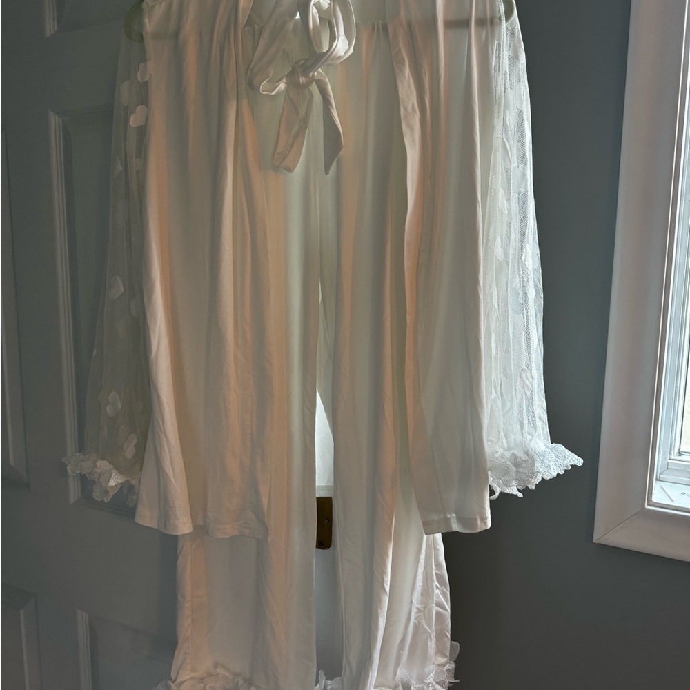 Elegant White Women's Intimate Sleepwear